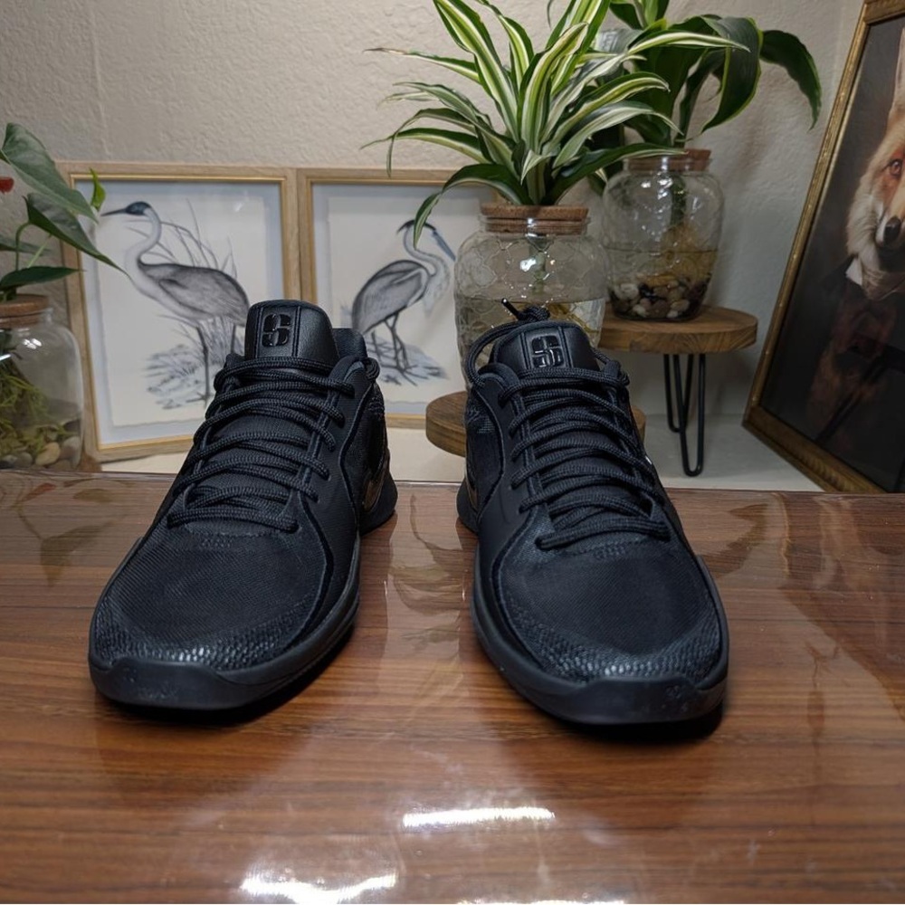 Nike Black Low-Top Athletic Training Shoes - Picture 2 of 6